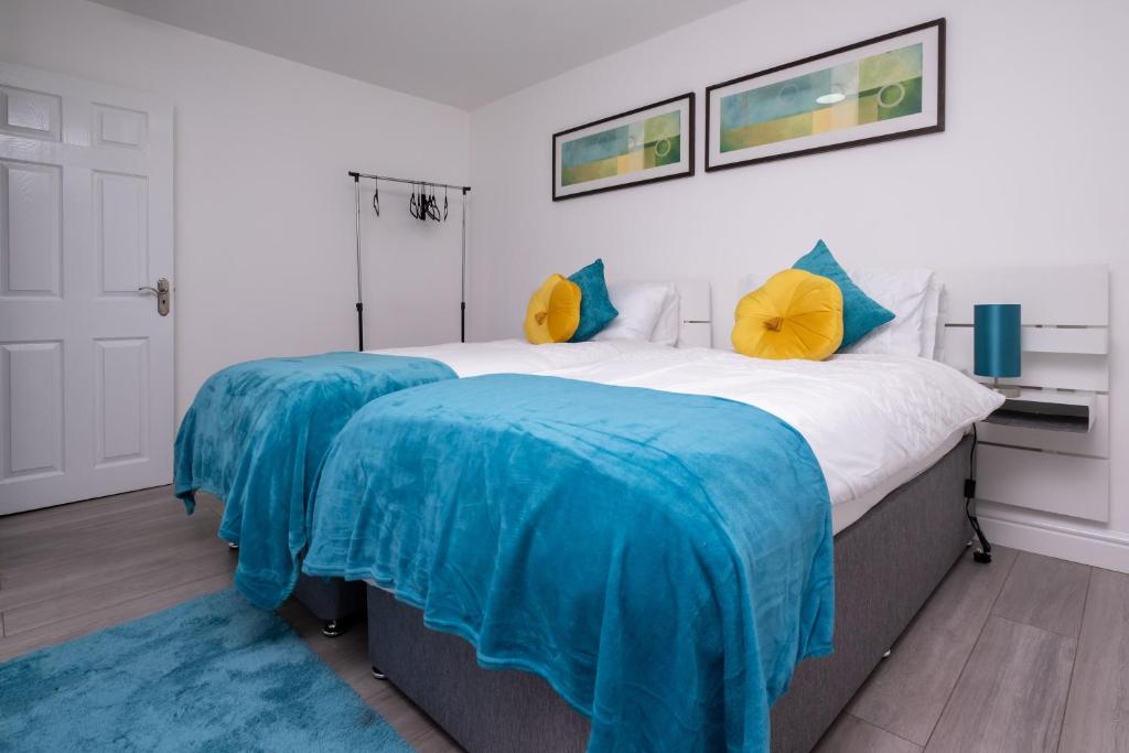 Bedroom 2 at AJG Serviced Accommodation Hodge Hill Airbnb Booking Cheap